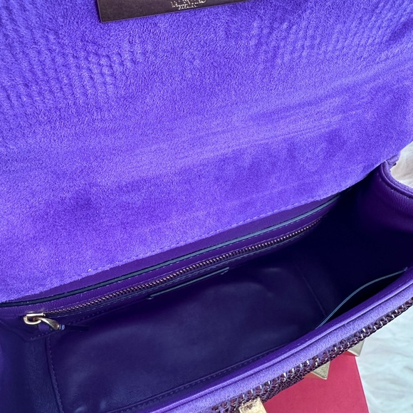 🎀SOLD🎀NWT💯% Auth Valentino Garavani Roman Stud Crystal Leather Bag - Picture 9 of 10